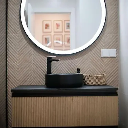 Apartment Sea Turtle - *